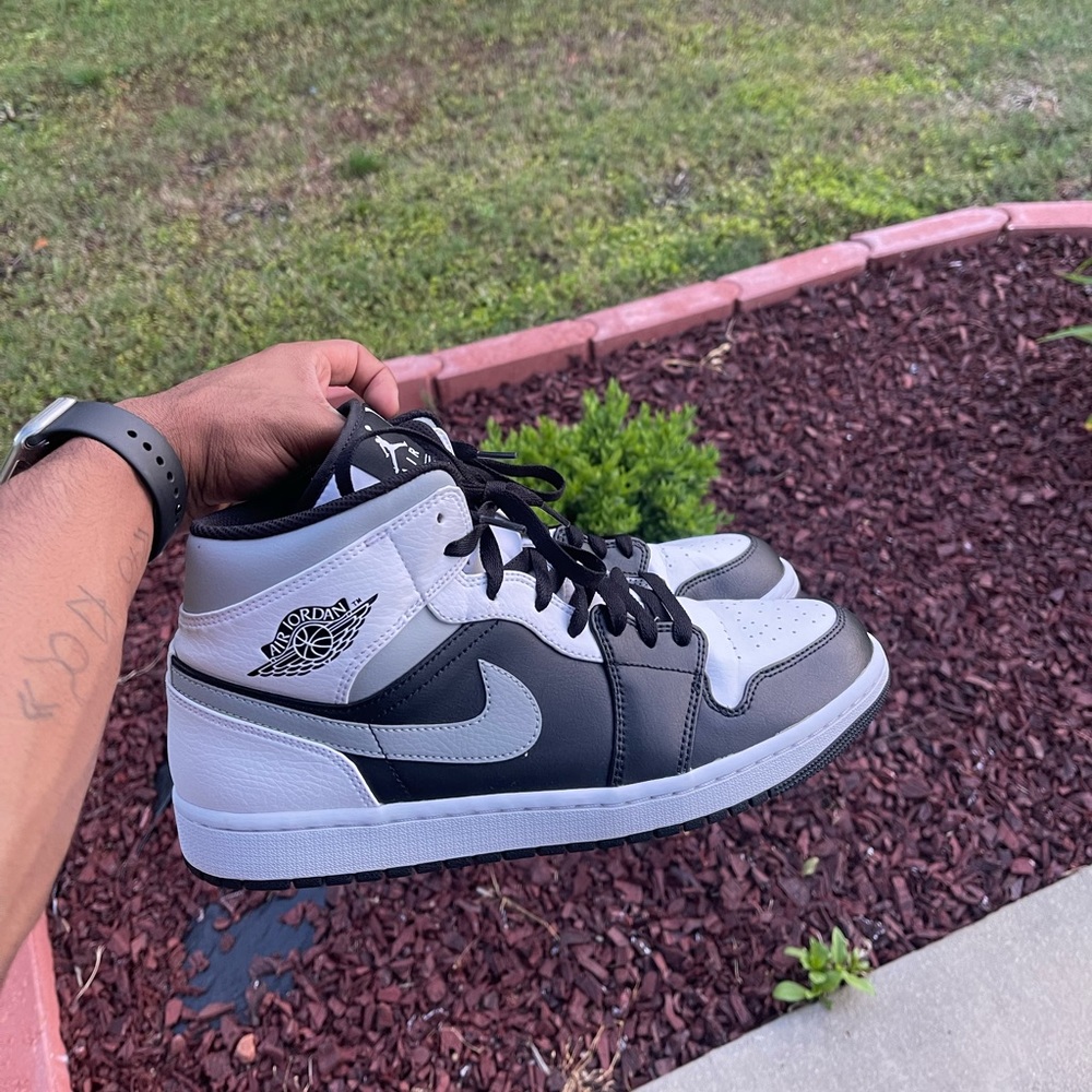 Jordan 1 Mid White Shadow